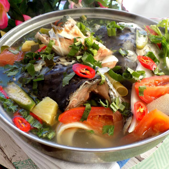lẩu đầu cá hồi