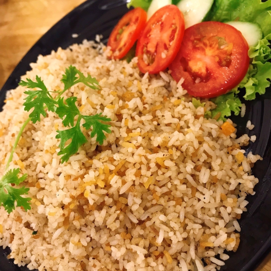 cơm chiên cá mặn